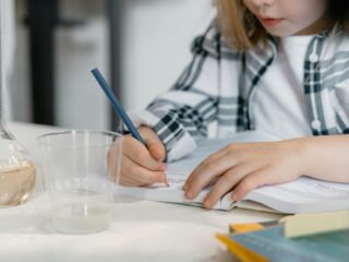 Zdjęcie do artykułu: Nauka pisania – ćwiczenia, które naprawdę działają